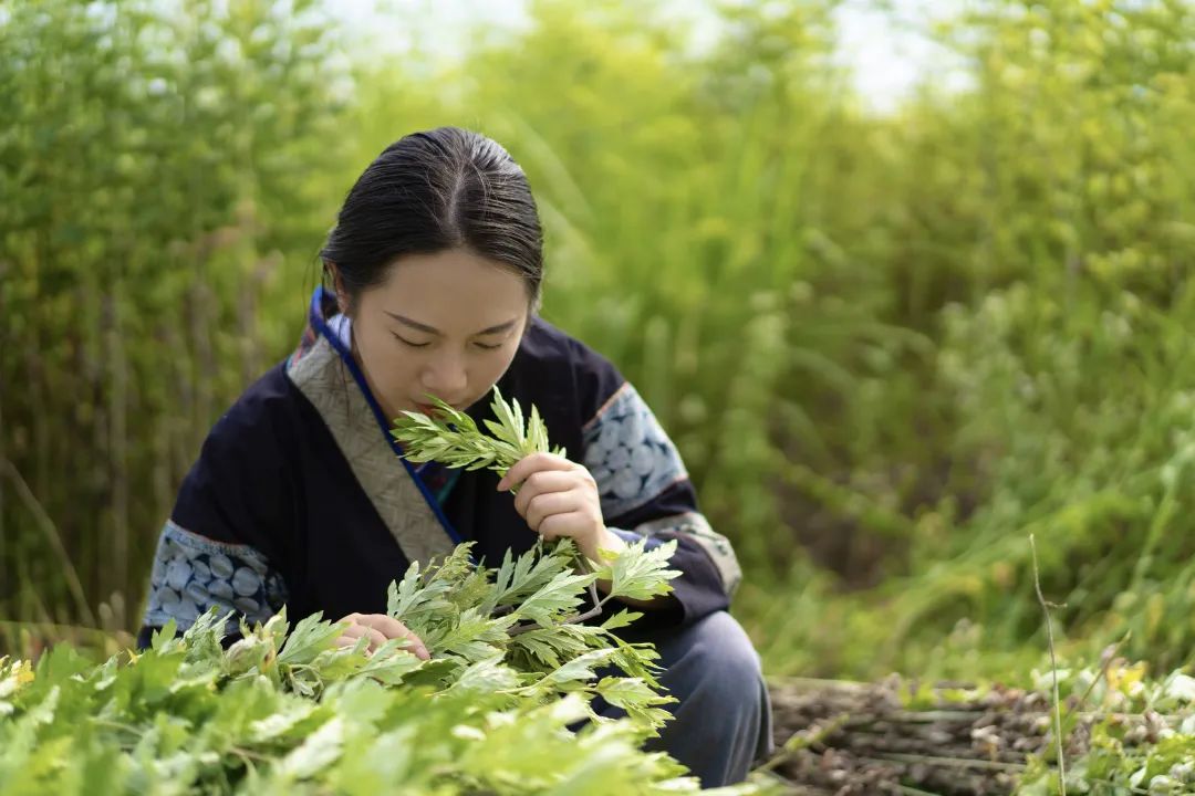 小礼品传递苗家情 老手艺撬动新消费