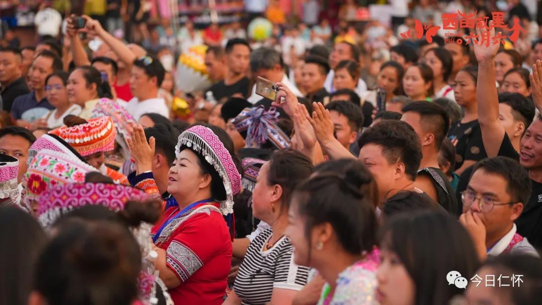 西苗故里民族服饰展演秀出“最炫民族风”