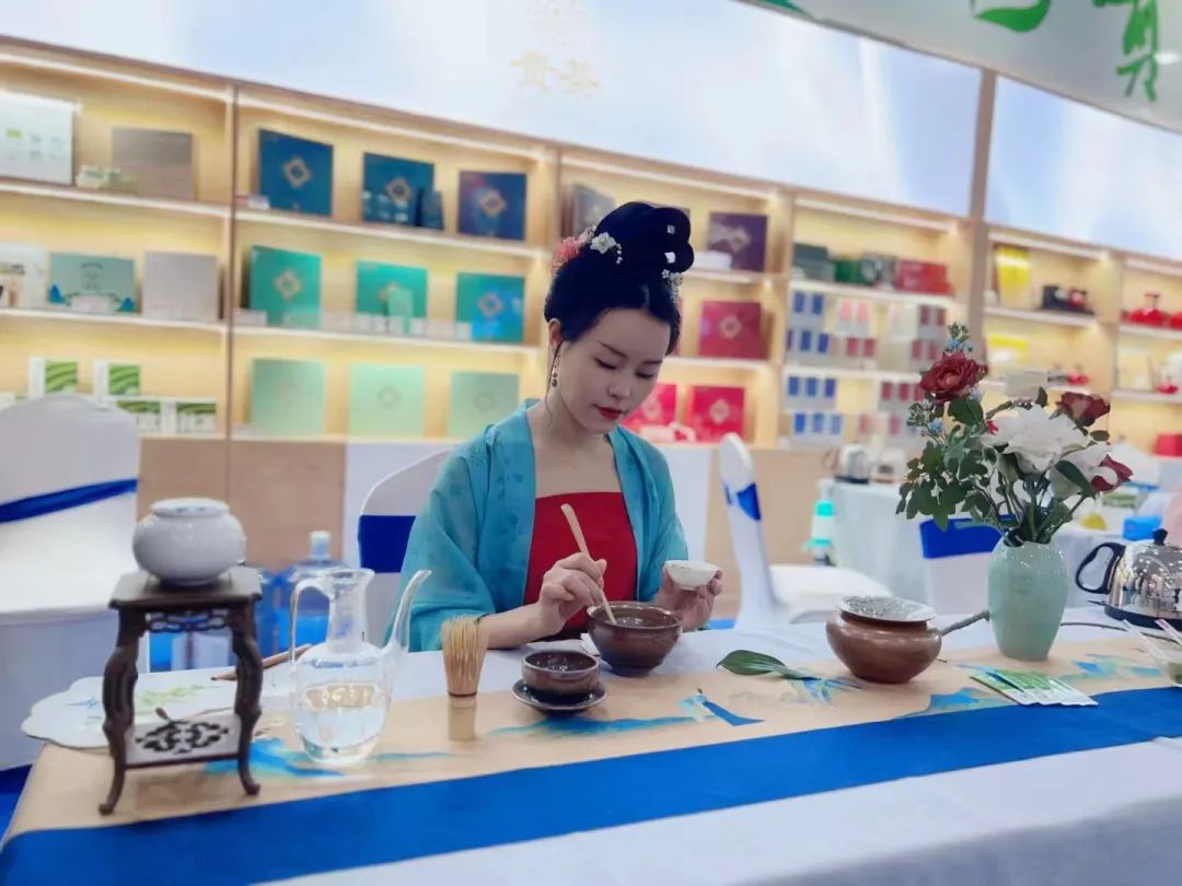 贵酒贵茶敬贵人——贵州绿茶品牌集群亮相第十二届酒博会