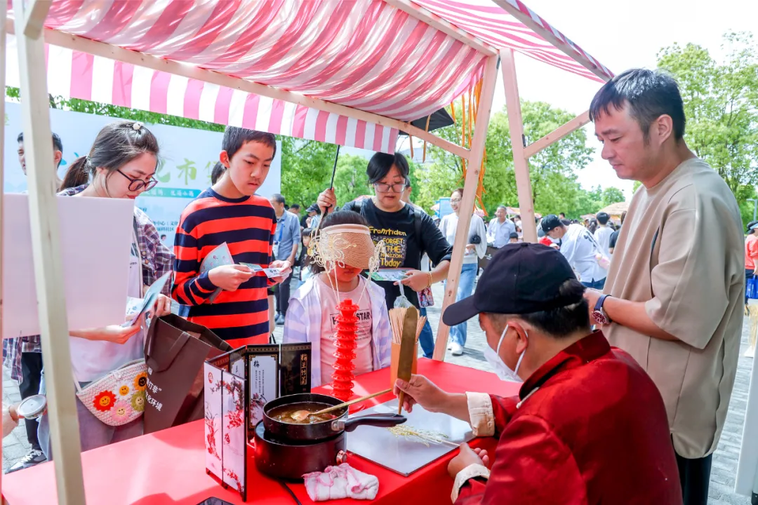 逛市集、品民俗，在临港小满文化市集感受传统节气文化魅力