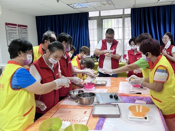 "大家力量"与广州青兰里社区共庆中秋佳节