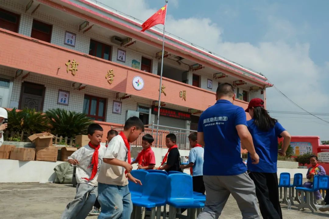 “爱心助学·情系校园”固达电缆集团赴十字乡马场小学开展公益活动