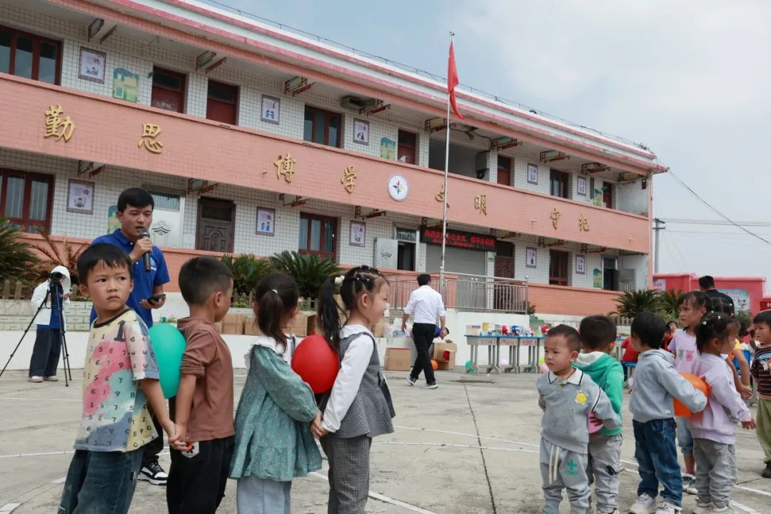 “爱心助学·情系校园”固达电缆集团赴十字乡马场小学开展公益活动