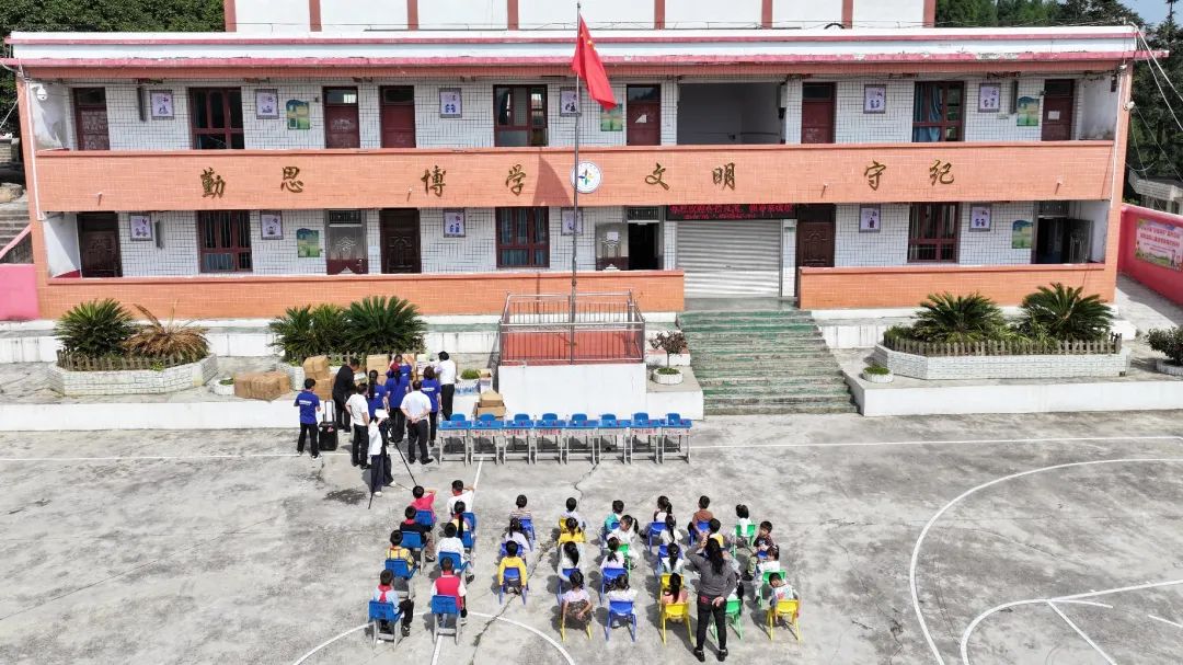 “爱心助学·情系校园”固达电缆集团赴十字乡马场小学开展公益活动