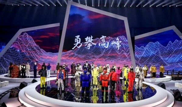 给世界以温暖 波司登高德康参加央视财经世界品牌路跨年演讲